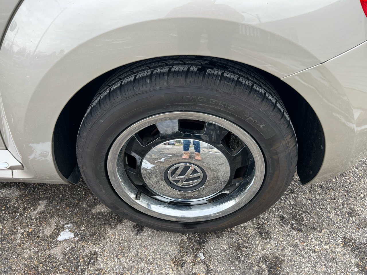 Volkswagen Beetle 2.5L 2D Coupe 2012