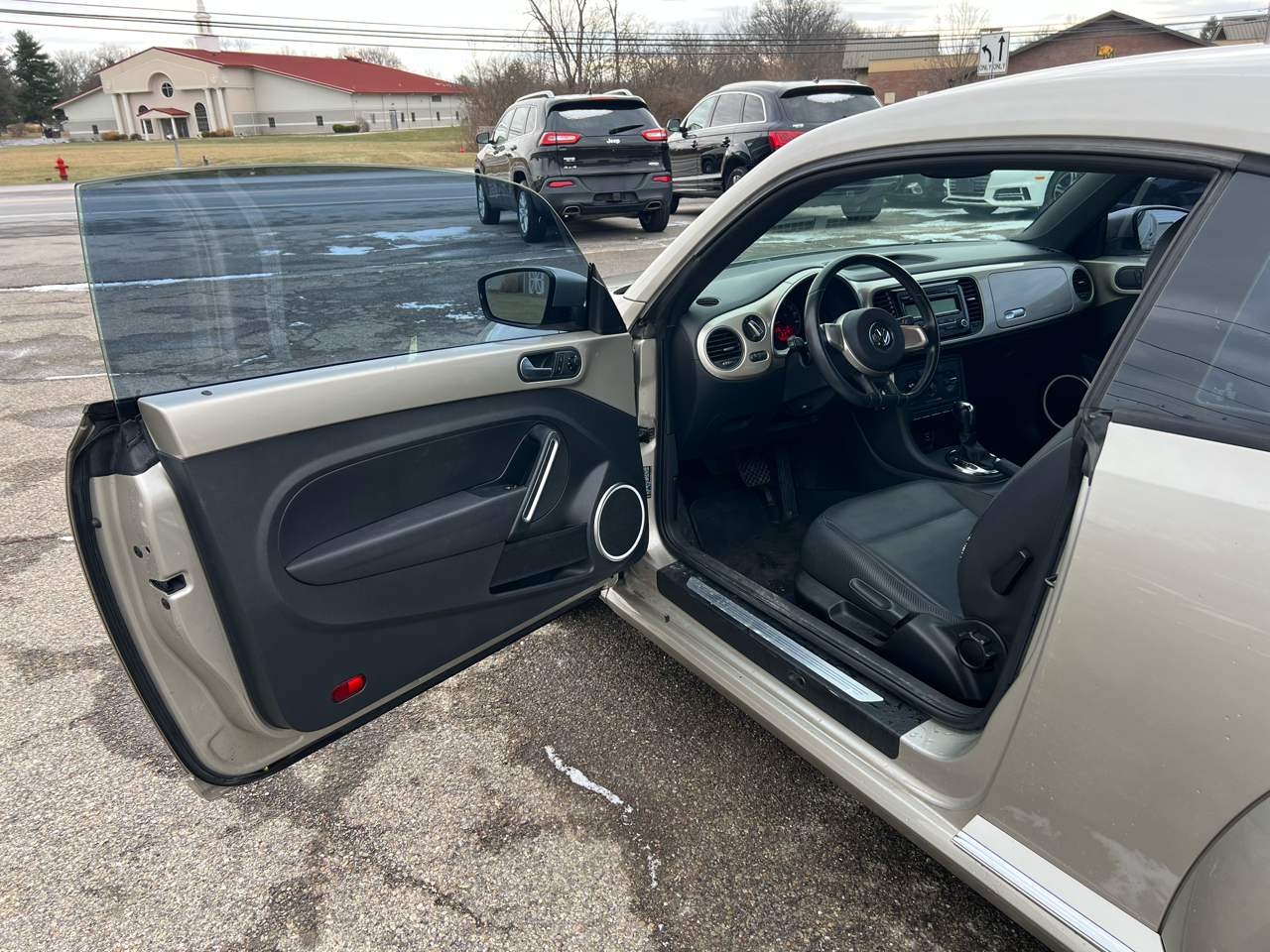 Volkswagen Beetle 2.5L 2D Coupe 2012