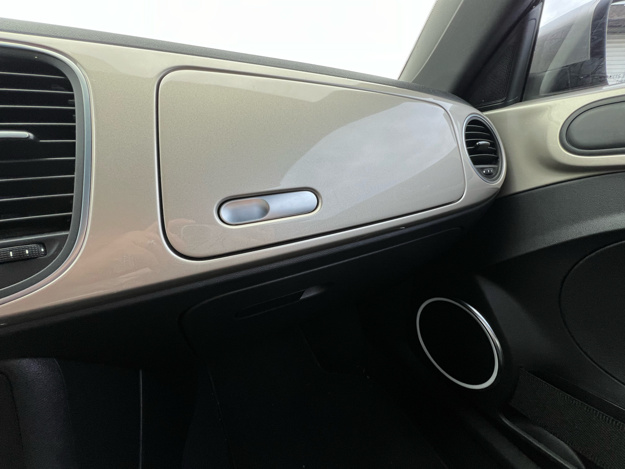 Volkswagen Beetle 2.5L 2D Coupe 2012