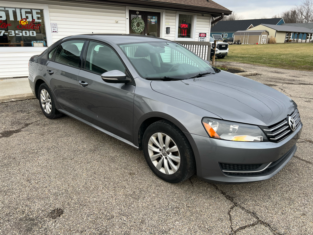 Volkswagen Passat 2.5L S W/Appearance 2012