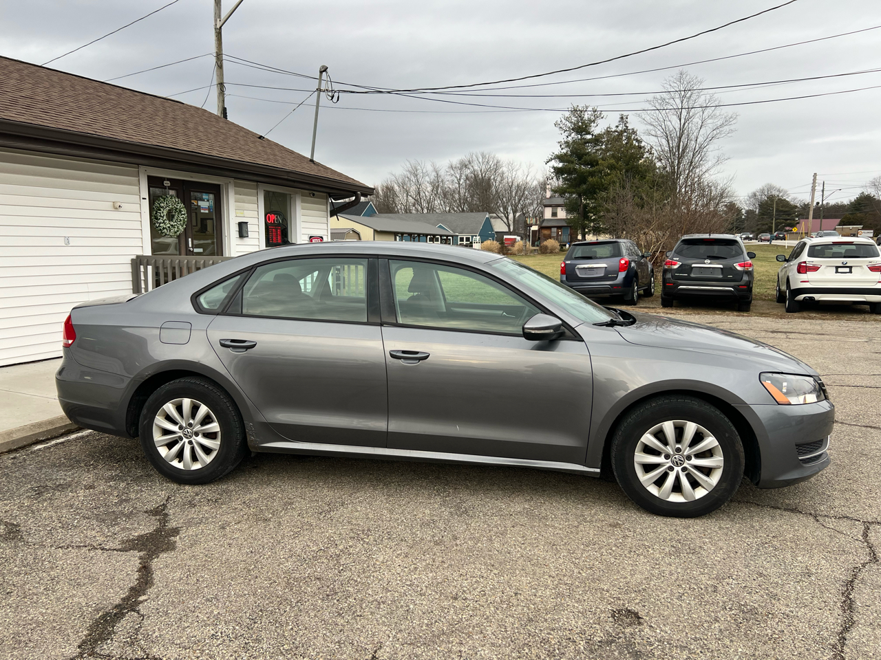Volkswagen Passat 2.5L S W/Appearance 2012