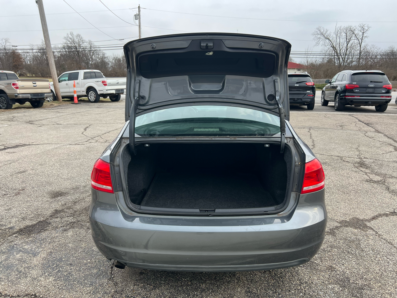 Volkswagen Passat 2.5L S W/Appearance 2012