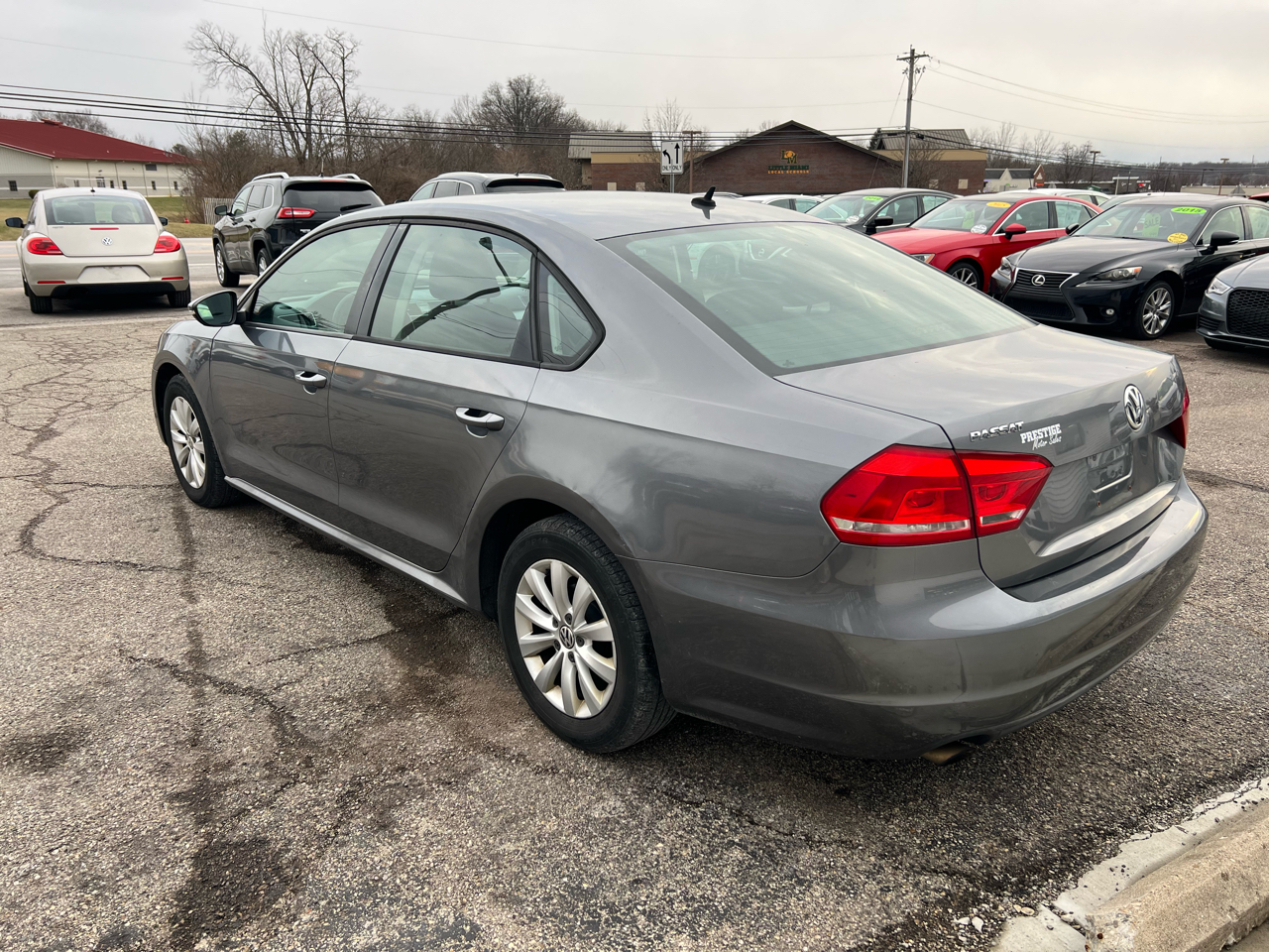Volkswagen Passat 2.5L S W/Appearance 2012