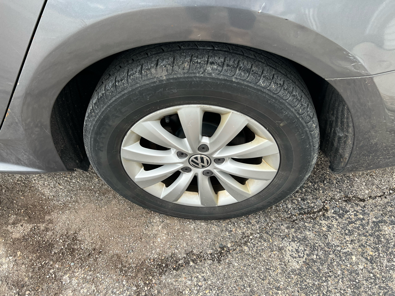 Volkswagen Passat 2.5L S W/Appearance 2012