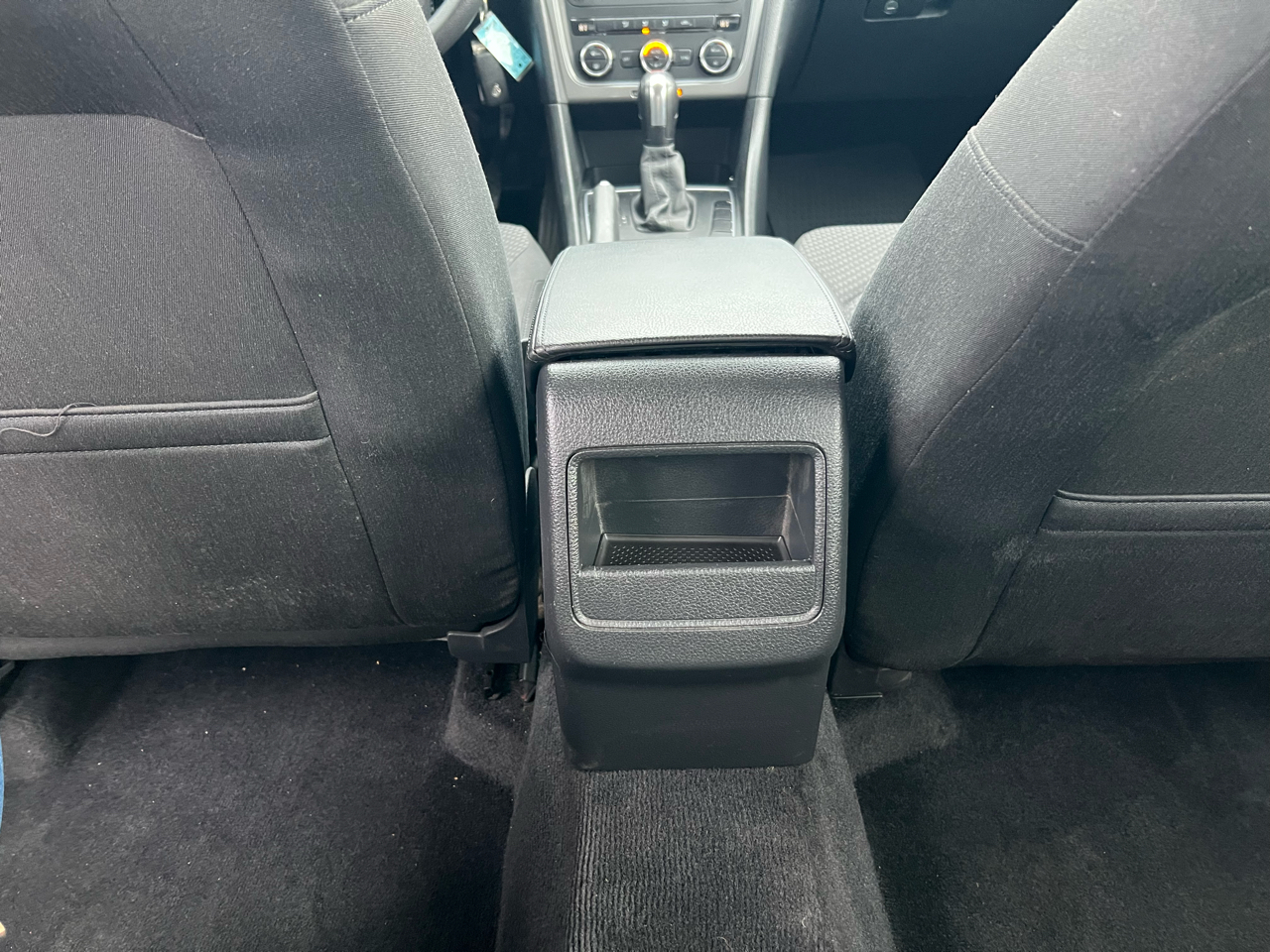 Volkswagen Passat 2.5L S W/Appearance 2012