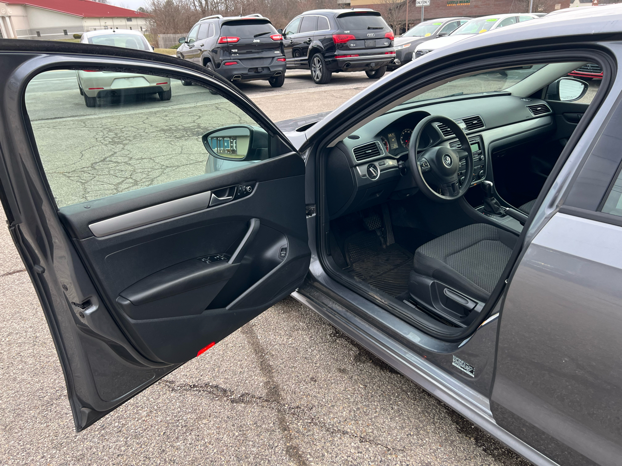 Volkswagen Passat 2.5L S W/Appearance 2012