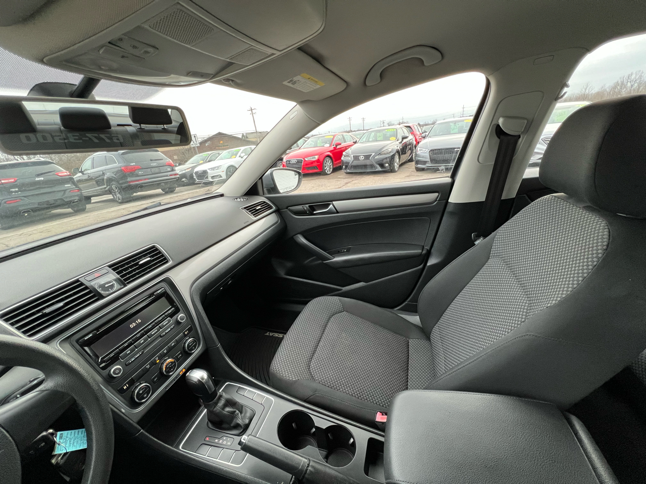 Volkswagen Passat 2.5L S W/Appearance 2012