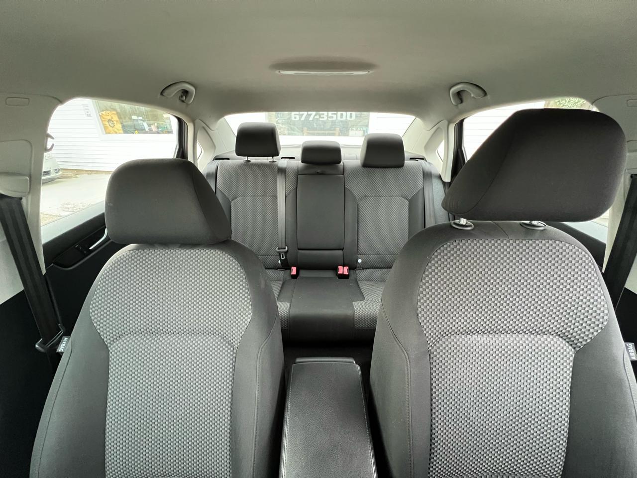 Volkswagen Passat 2.5L S W/Appearance 2012