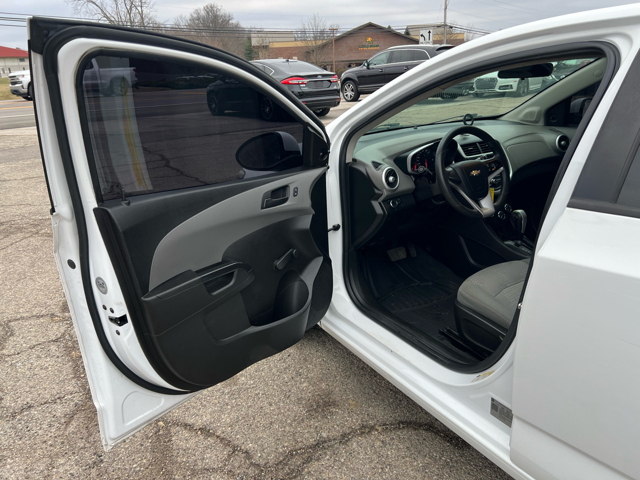 Chevrolet Sonic FL Auto Hatchback 2018