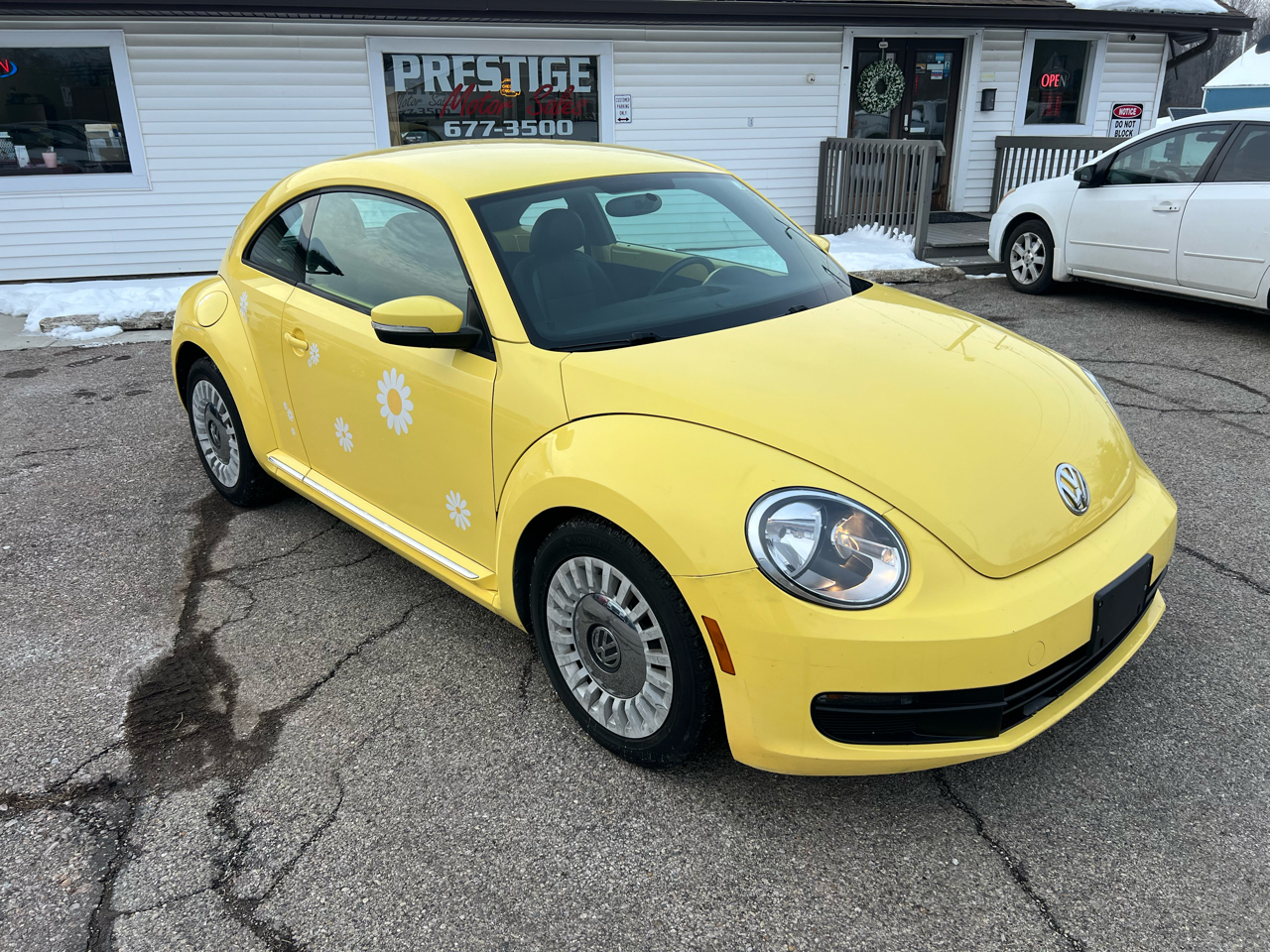 Volkswagen Beetle 2.5L w/Sunroof Sound & Nav 2013