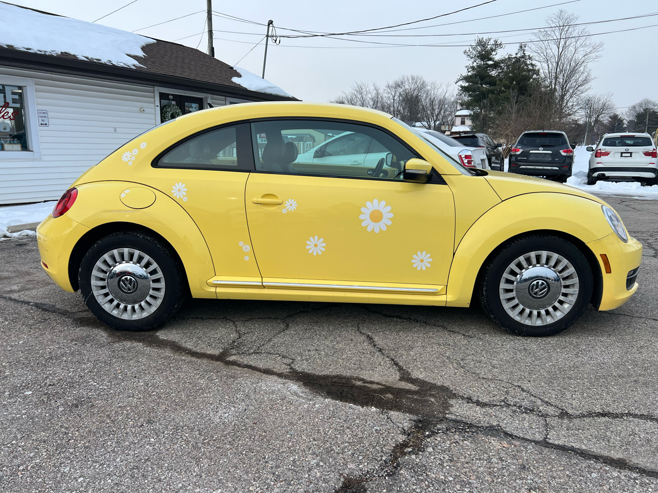 Volkswagen Beetle 2.5L w/Sunroof Sound & Nav 2013