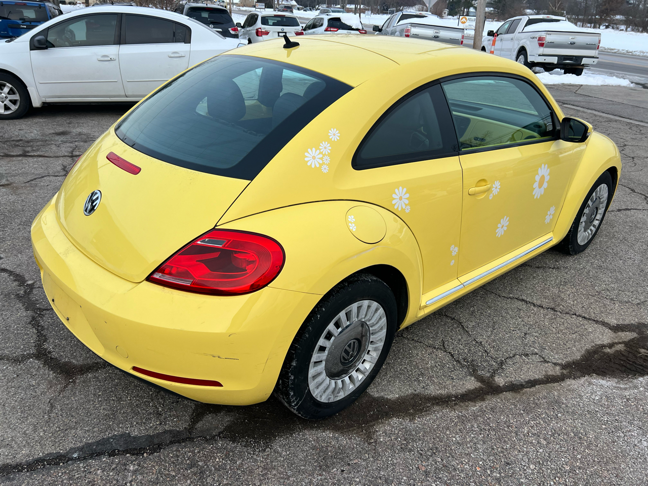 Volkswagen Beetle 2.5L w/Sunroof Sound & Nav 2013