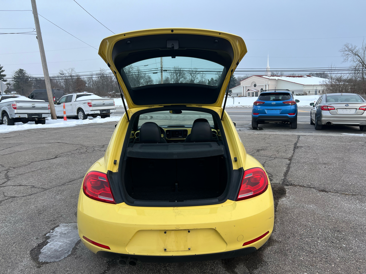 Volkswagen Beetle 2.5L w/Sunroof Sound & Nav 2013