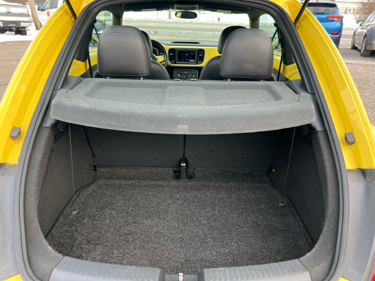 Volkswagen Beetle 2.5L w/Sunroof Sound & Nav 2013