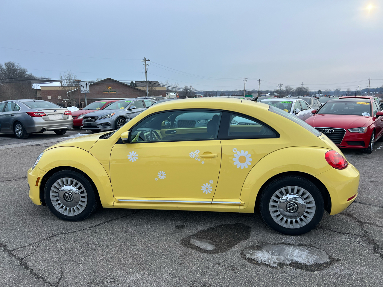 Volkswagen Beetle 2.5L w/Sunroof Sound & Nav 2013