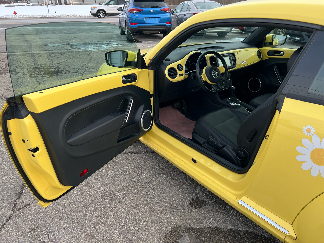 Volkswagen Beetle 2.5L w/Sunroof Sound & Nav 2013