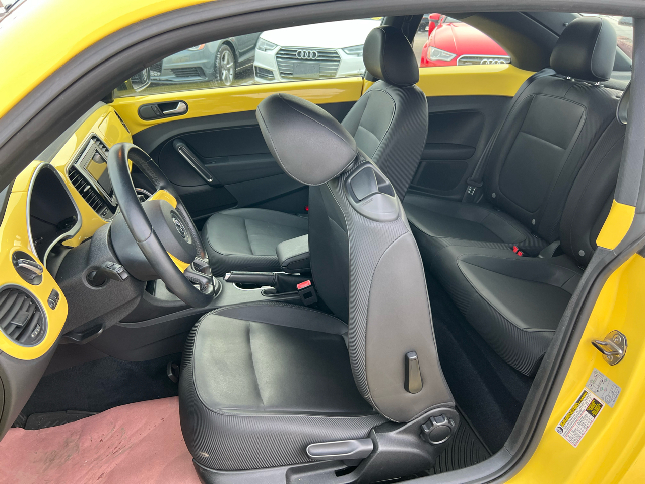 Volkswagen Beetle 2.5L w/Sunroof Sound & Nav 2013