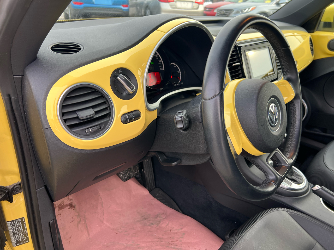 Volkswagen Beetle 2.5L w/Sunroof Sound & Nav 2013