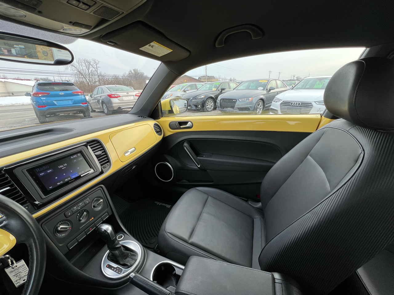 Volkswagen Beetle 2.5L w/Sunroof Sound & Nav 2013