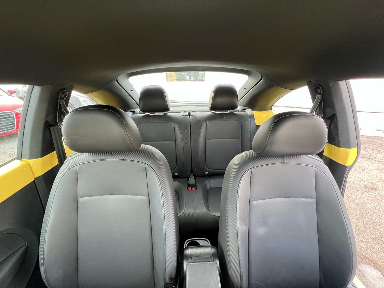 Volkswagen Beetle 2.5L w/Sunroof Sound & Nav 2013