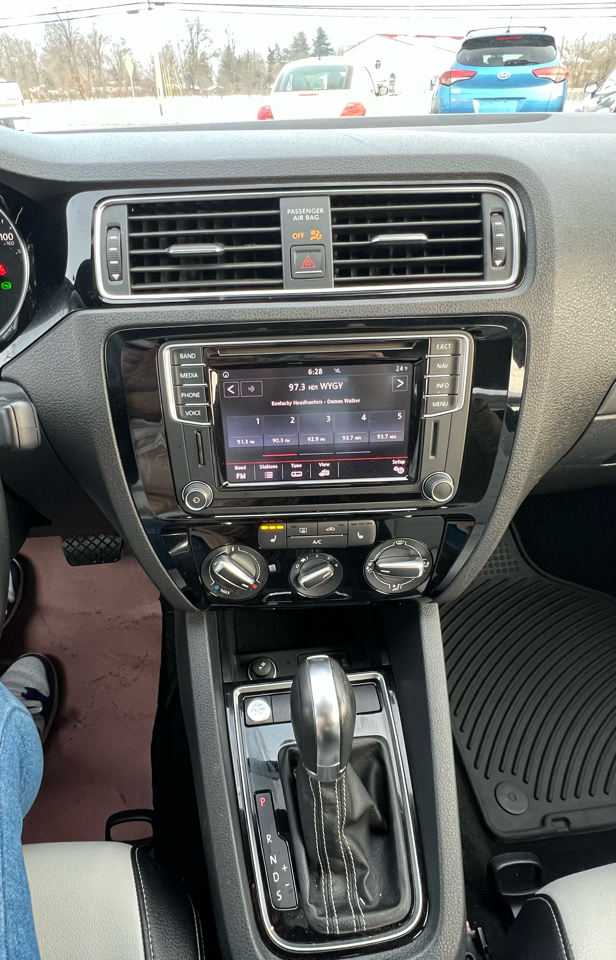 Volkswagen Jetta SE 6A 2016