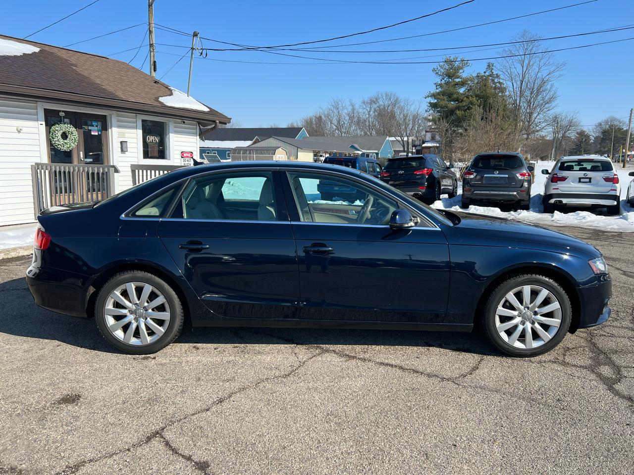 Audi A4 2.0T Premium Plus Sedan 2011