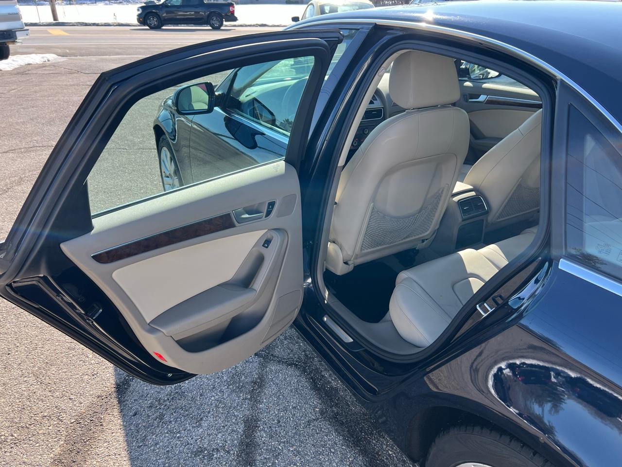 Audi A4 2.0T Premium Plus Sedan 2011