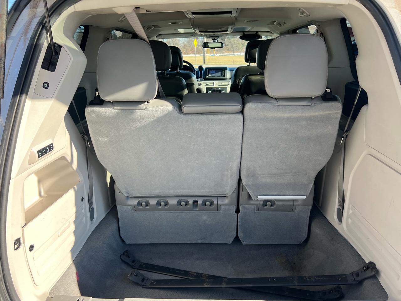 Volkswagen Routan SEL 2012