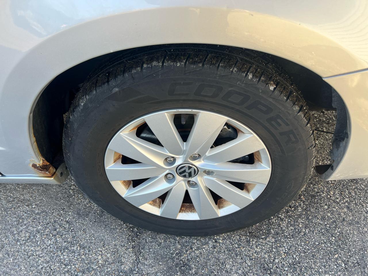 Volkswagen Routan SEL 2012