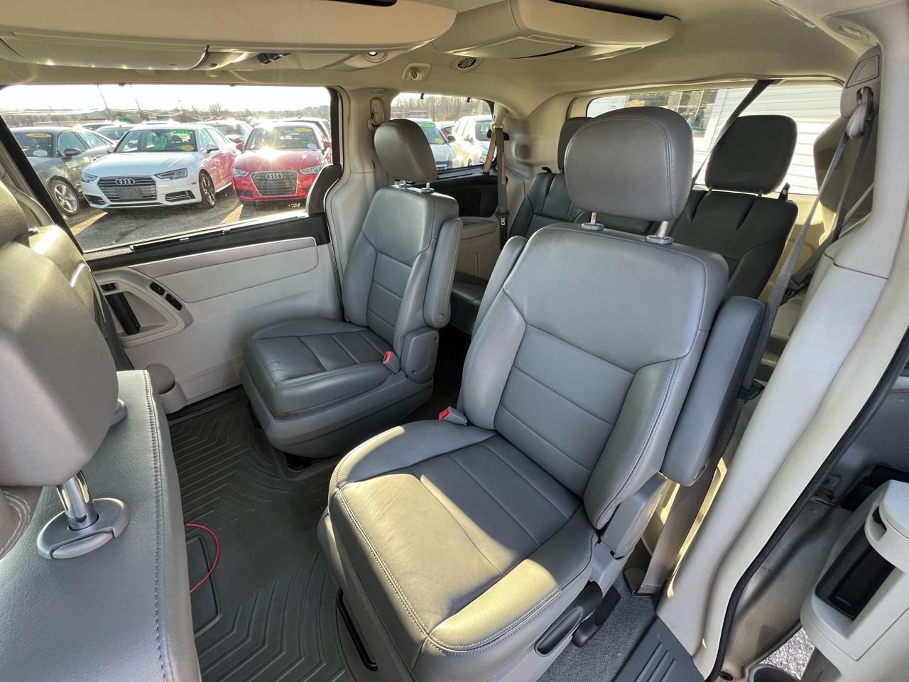 Volkswagen Routan SEL 2012