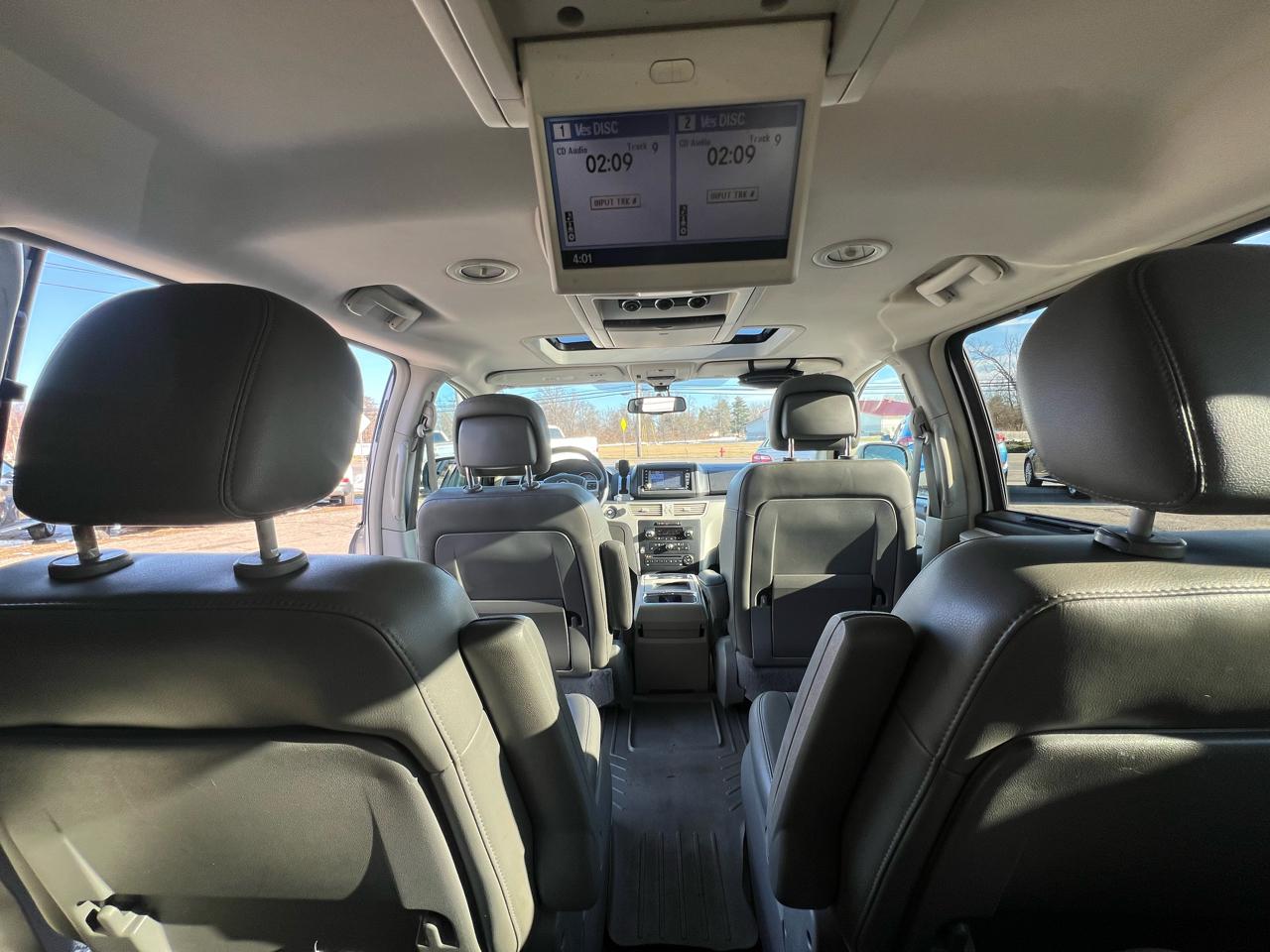 Volkswagen Routan SEL 2012