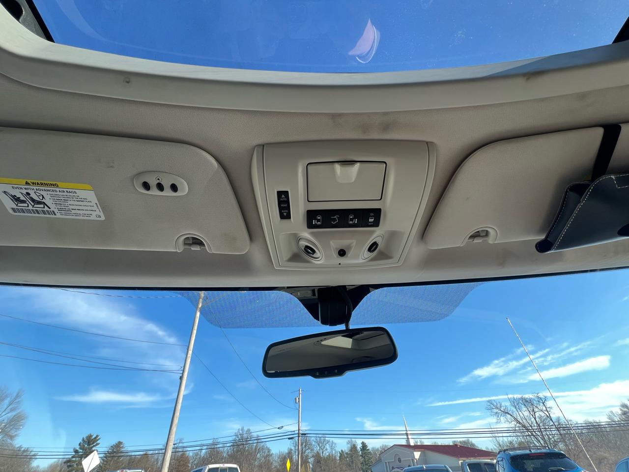 Volkswagen Routan SEL 2012