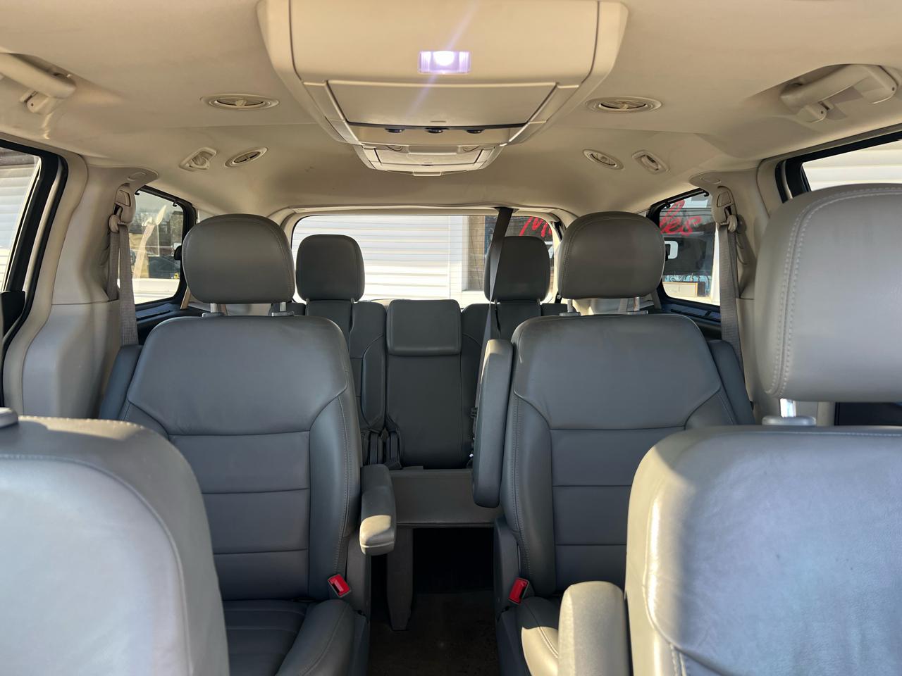 Volkswagen Routan SEL 2012