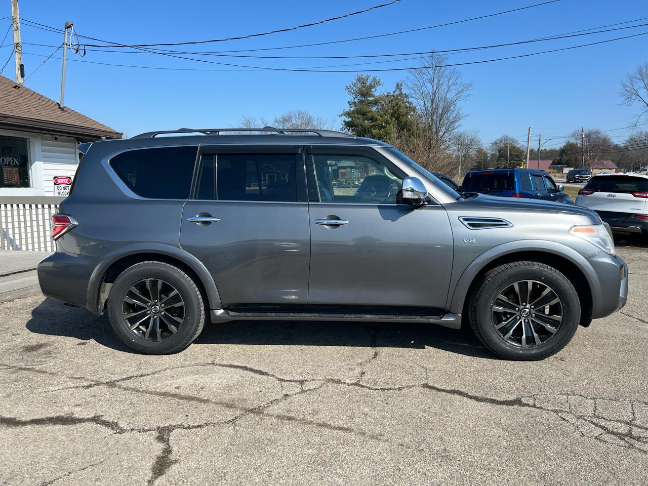 Nissan Armada Platinum AWD 2017