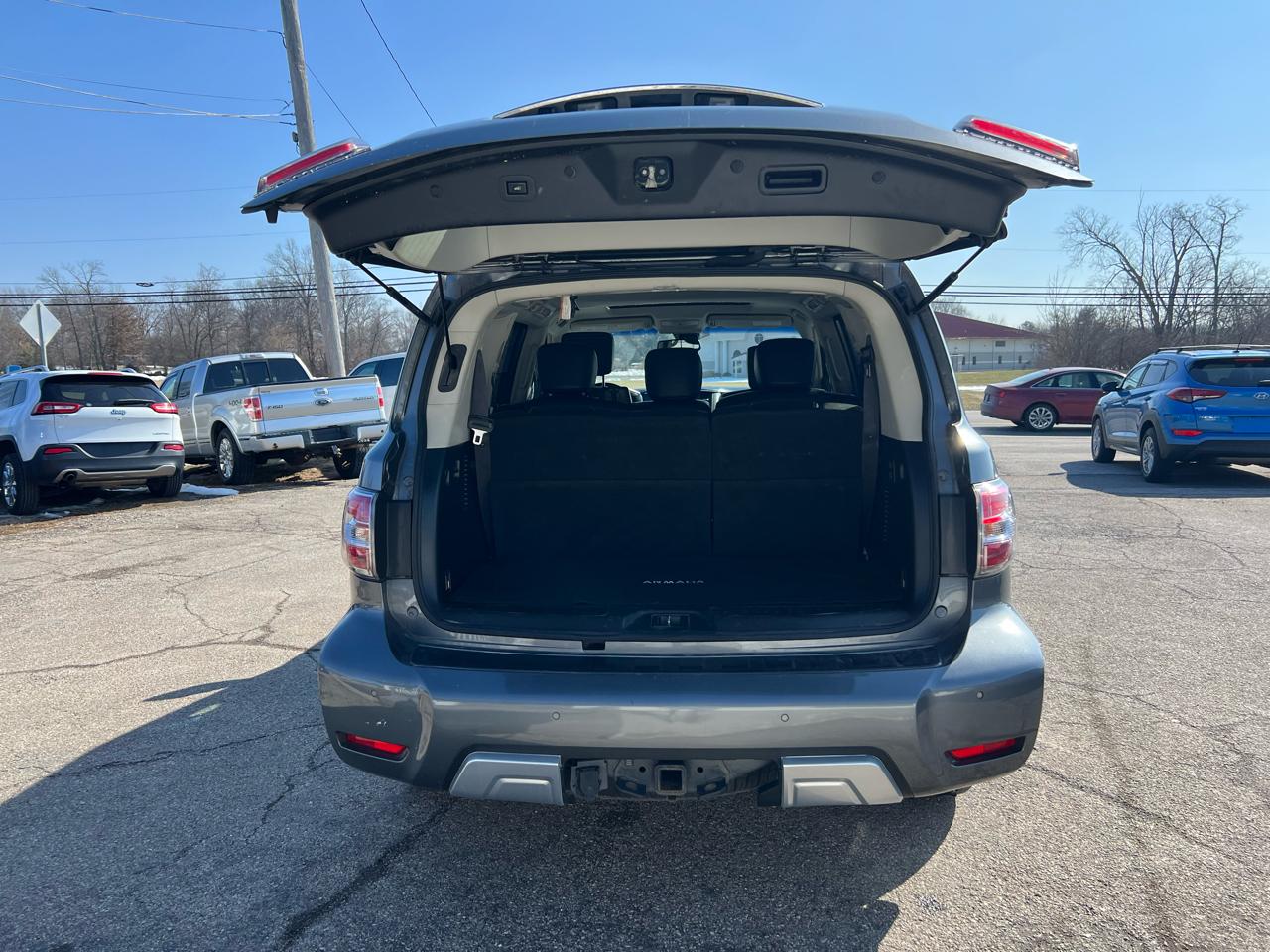 Nissan Armada Platinum AWD 2017