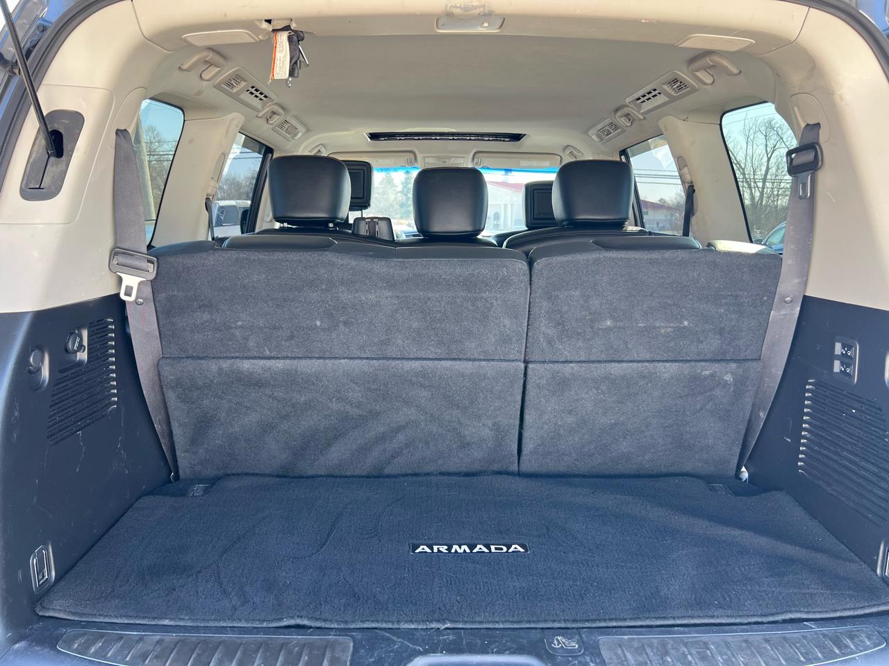 Nissan Armada Platinum AWD 2017