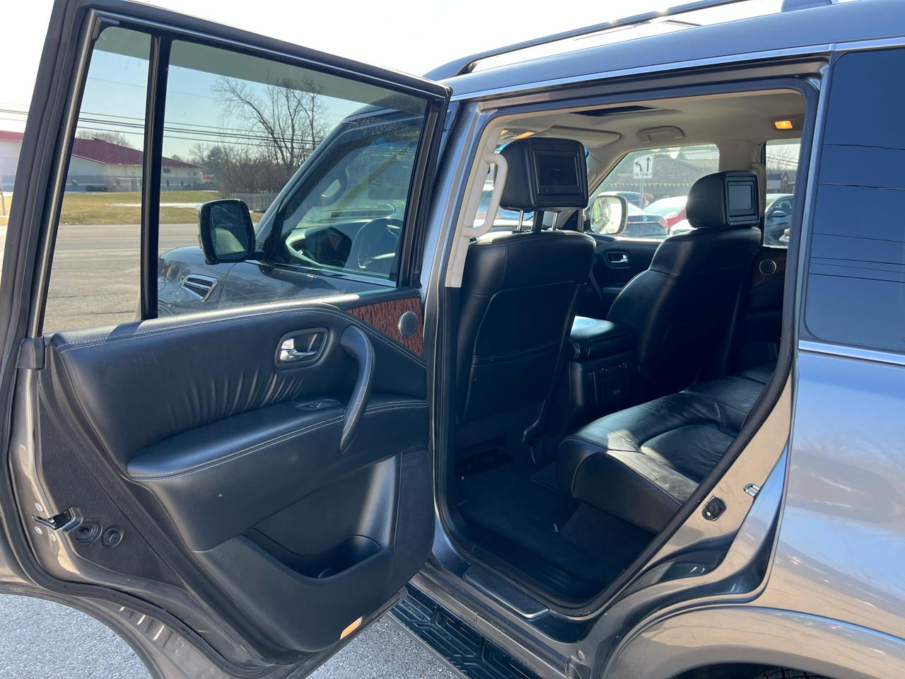 Nissan Armada Platinum AWD 2017