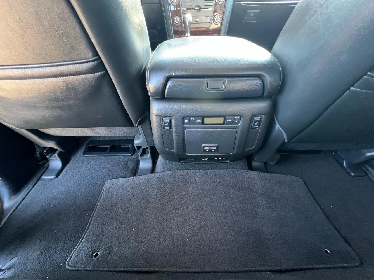 Nissan Armada Platinum AWD 2017