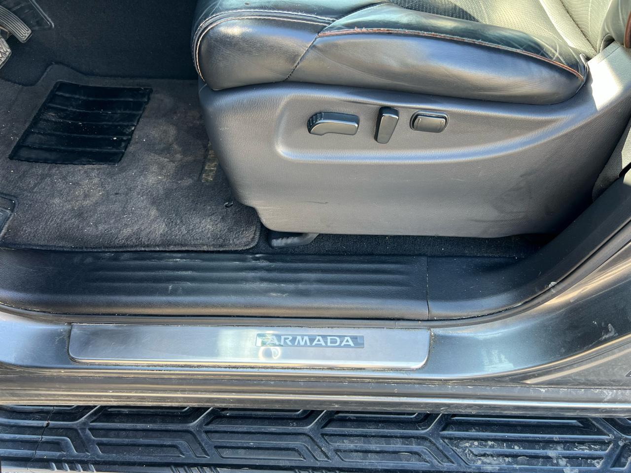 Nissan Armada Platinum AWD 2017