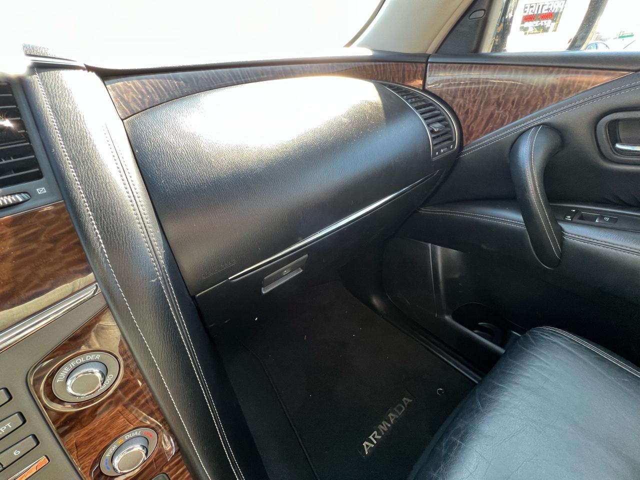 Nissan Armada Platinum AWD 2017