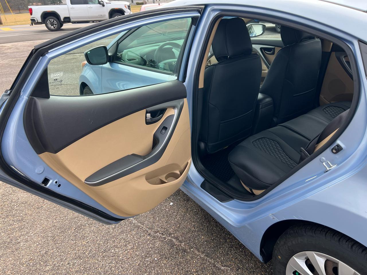 Hyundai Elantra Limited 2012