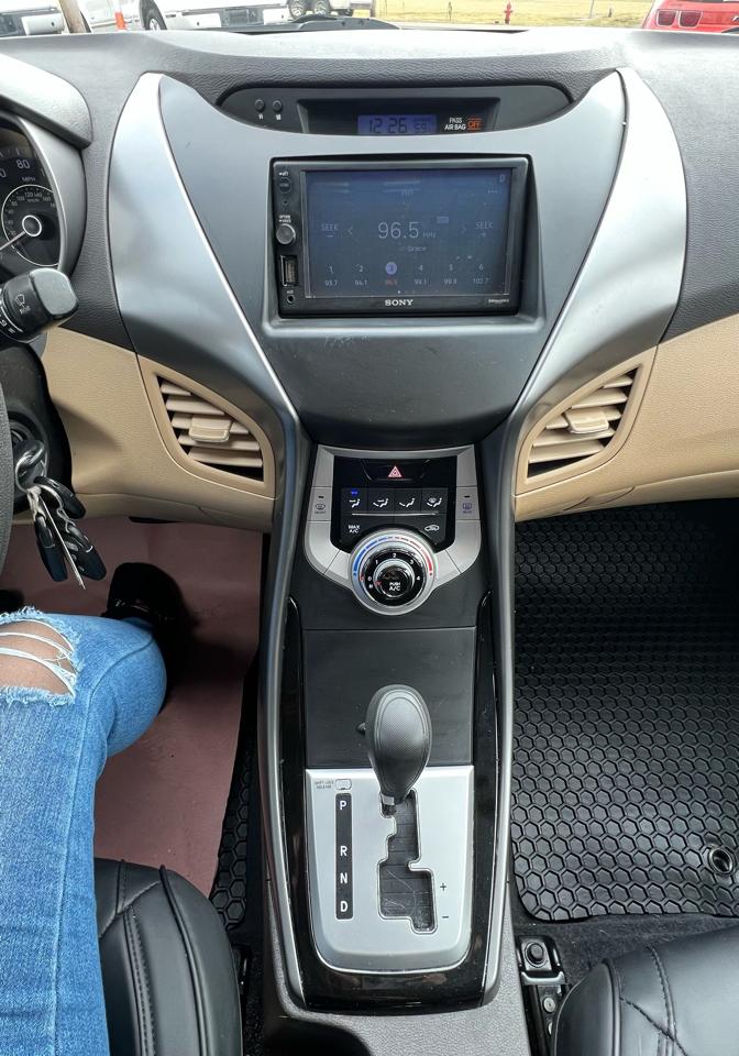 Hyundai Elantra Limited 2012