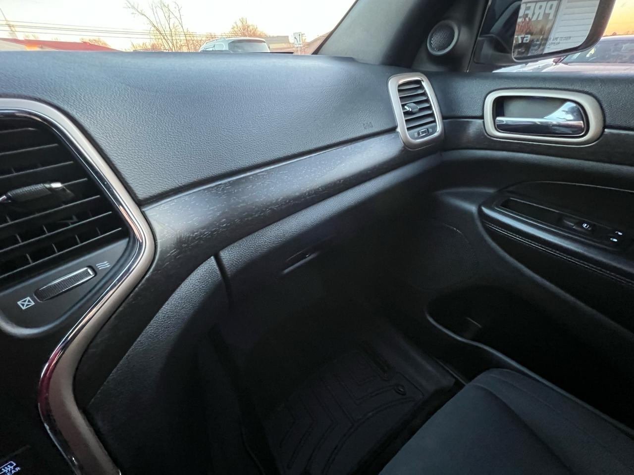 Jeep Grand Cherokee Laredo 4WD 2015