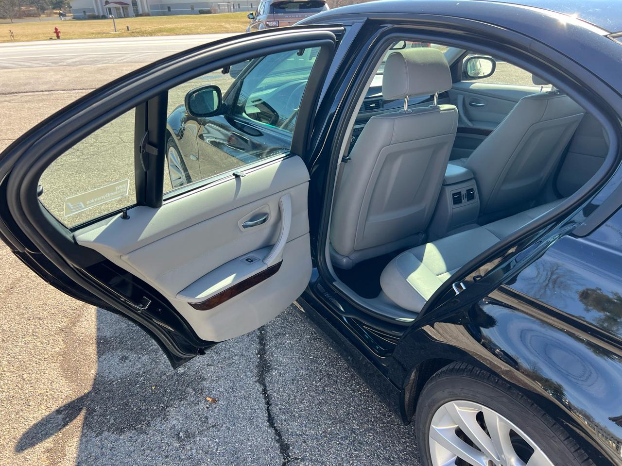 BMW 3-Series 328i SA 2011