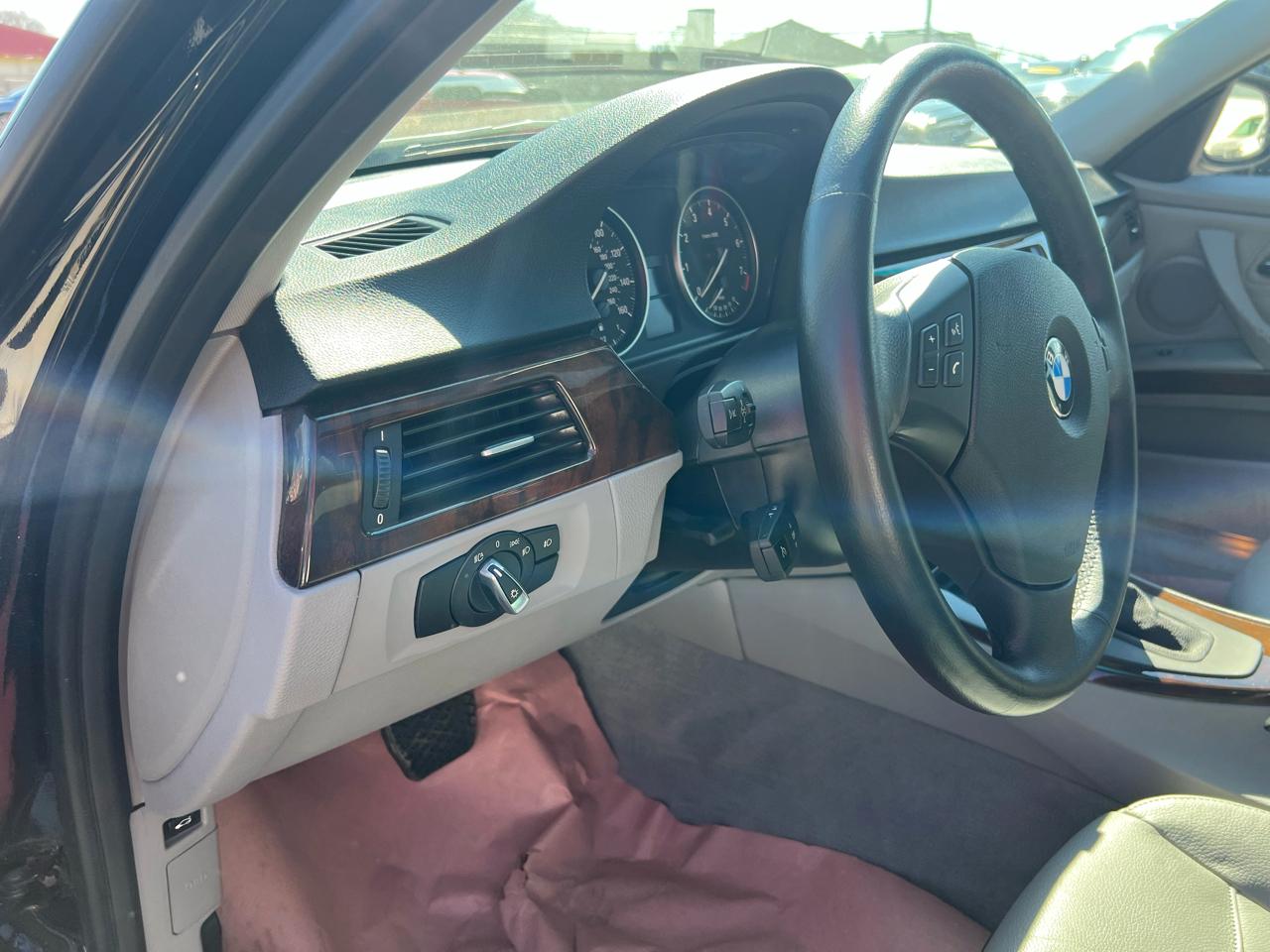 BMW 3-Series 328i SA 2011