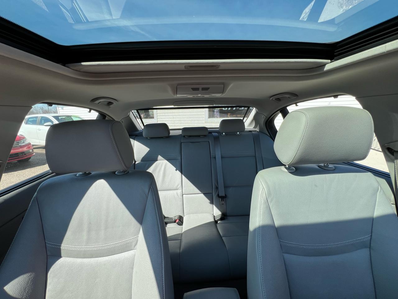 BMW 3-Series 328i SA 2011