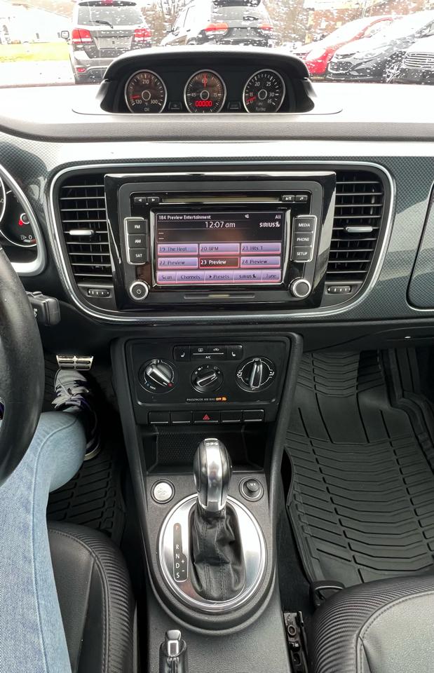 Volkswagen Beetle 2.0T Turbo Convertible 2013