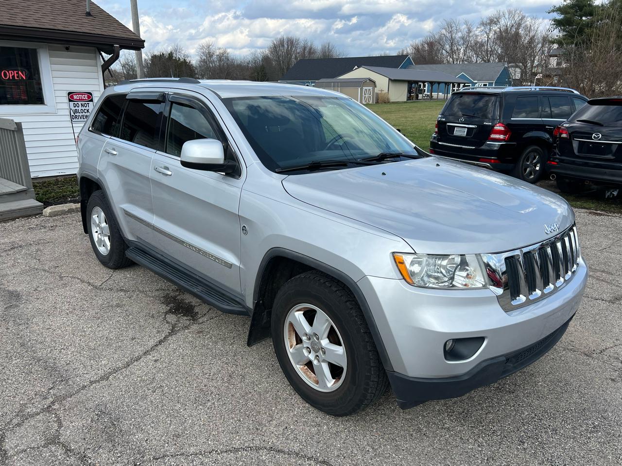Jeep Grand Cherokee Laredo 4WD 2011