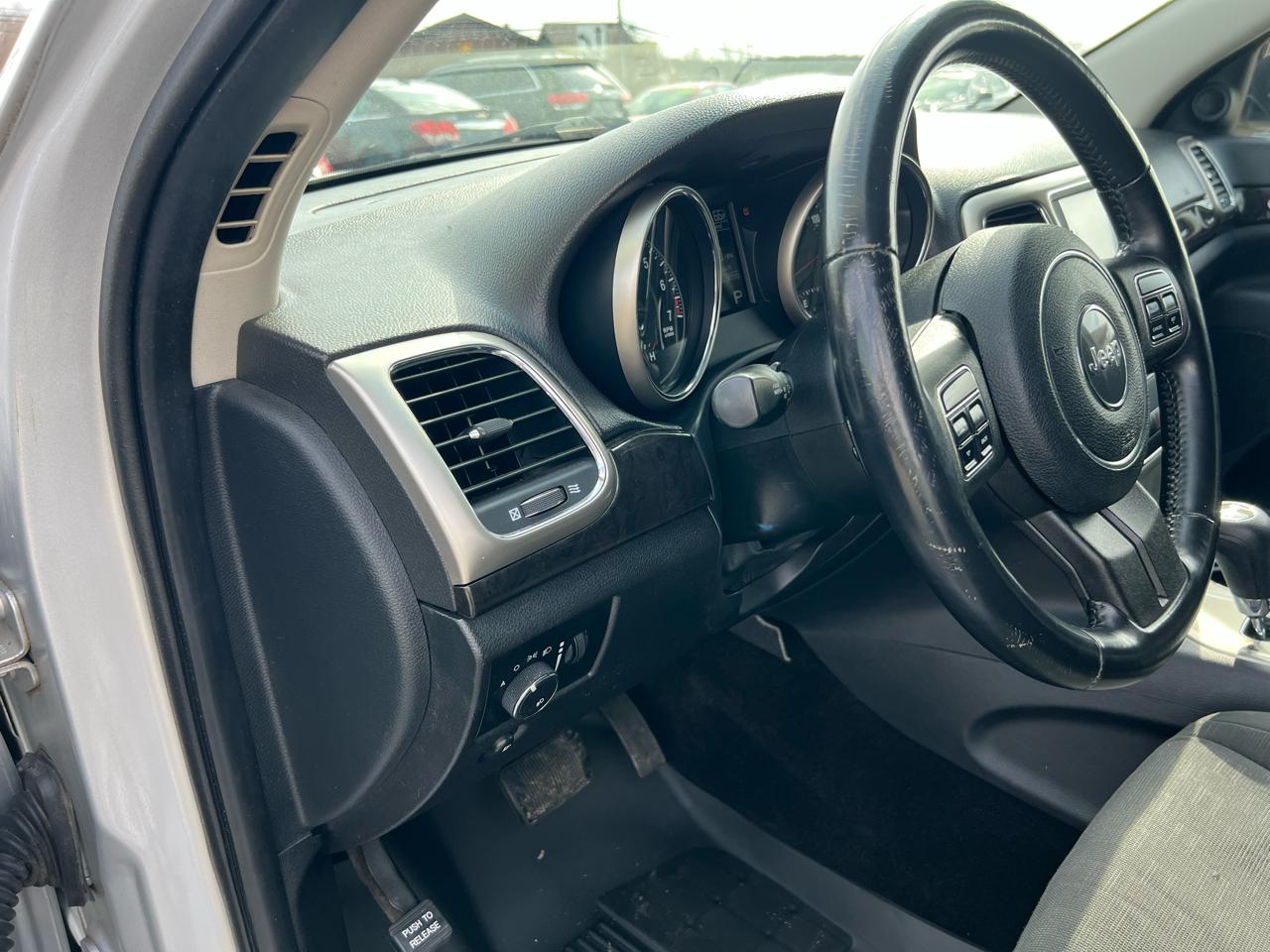 Jeep Grand Cherokee Laredo 4WD 2011