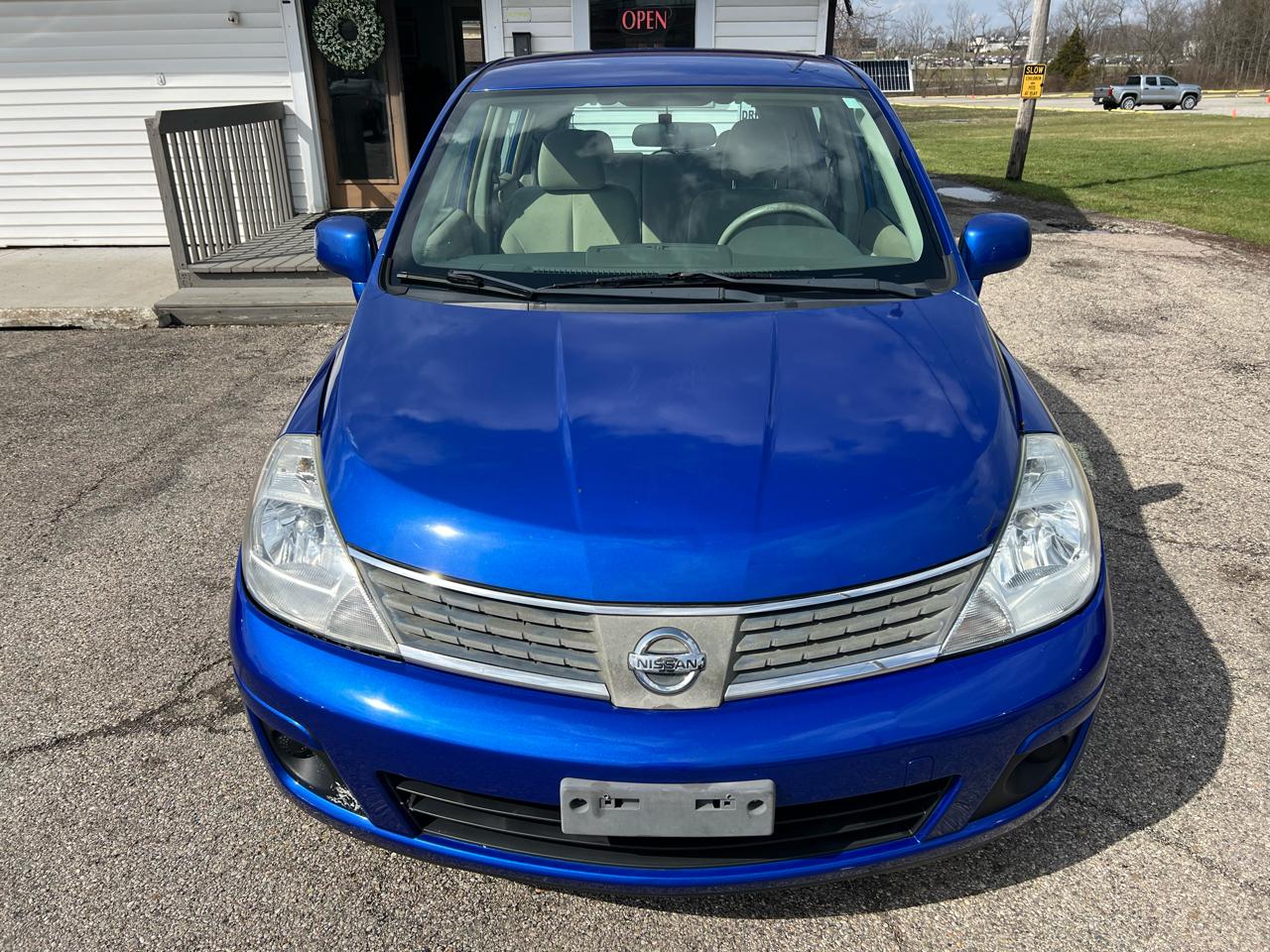 Nissan Versa 1.8 S Hatchback 2009
